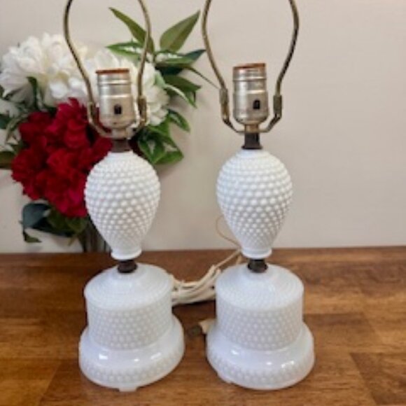 Vintage Milk Glass Hobnail Lamps Pair Working Tested Lighting Table‎ Decor - Picture 1 of 5